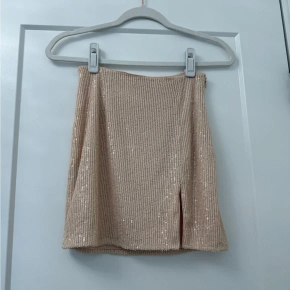 Revolve 4-Piece Sequin Set - Picture 4 of 8